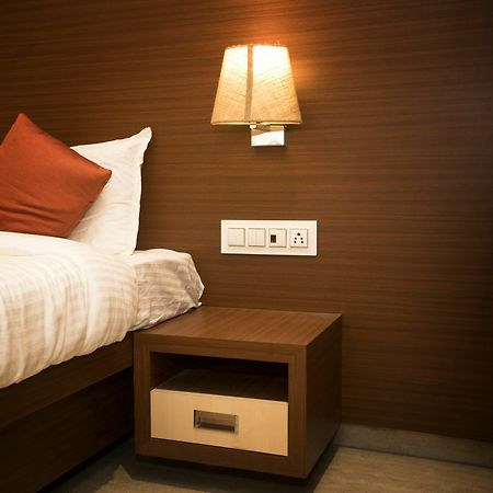 מומביי Hotel Spring Inn מראה חיצוני תמונה