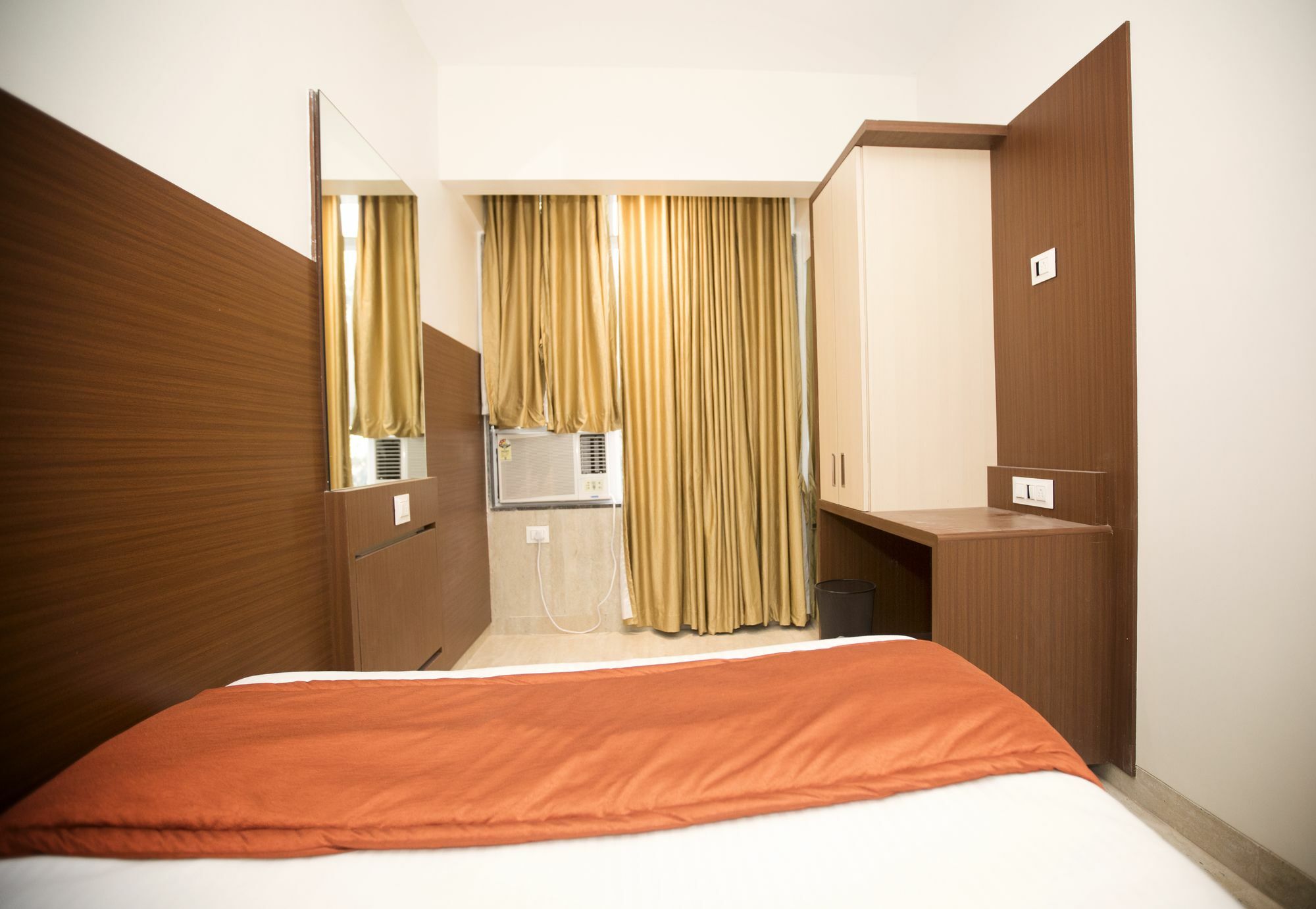 מומביי Hotel Spring Inn מראה חיצוני תמונה